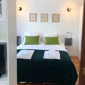 https://new-apartment-on-the-beach.hotels-lisbon-portugal.com